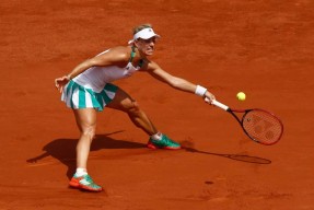 开云全站登录入口 夺冠引发热议！，科维托娃在拜仁比赛中出色防守气势如虹延续