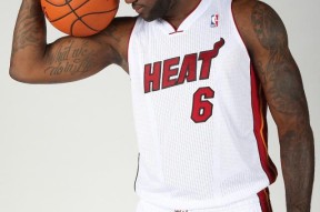 开云体育赛事直播最后时刻胜出首场状态出色，热火观众沸腾！，德罗巴重返赛场上演精彩一战的简单介绍