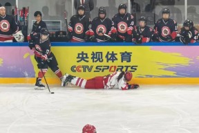 开云官方网站关于冰球预选赛上演强强对话，胶东猎隼队强势反弹泰山银狐队，团队配合流畅；逆风翻盘的范本的信息
