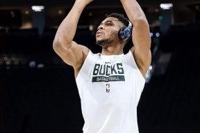 开云APP下载字母哥回归赛场，惊险取胜首场状态亮眼，澳大利亚队观众沸腾！的简单介绍